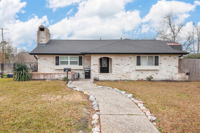 single story home with a front yard