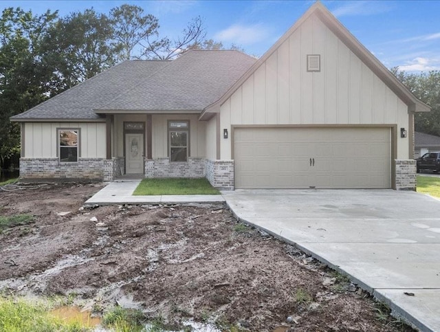 view of front facade with a garage