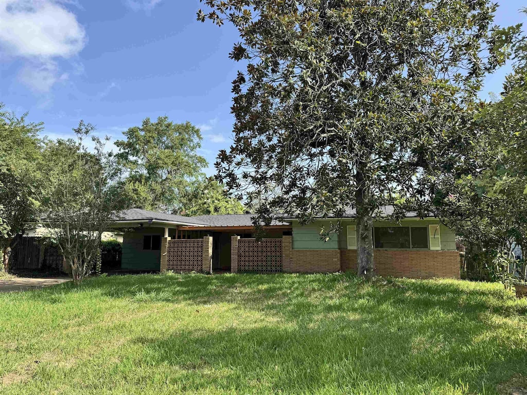 4650 Dellwood Ln, Beaumont, TX 77706 - photo 1