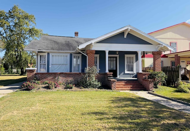 view of front of property featuring a porch and a front yard