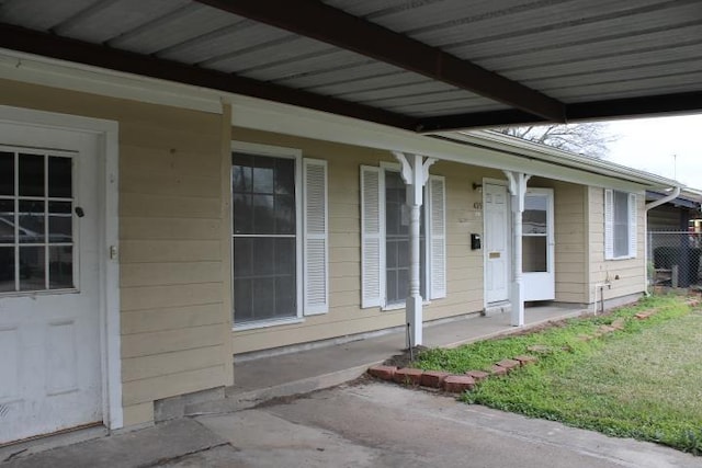 entrance to property with a yard and fence