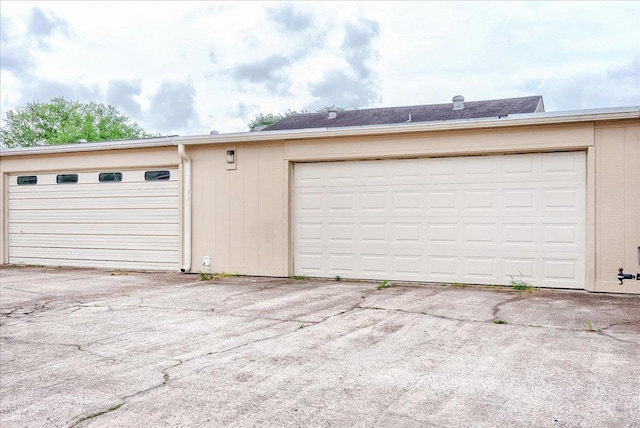5960 Meadow Way, Beaumont, TX 77707 - view of garage