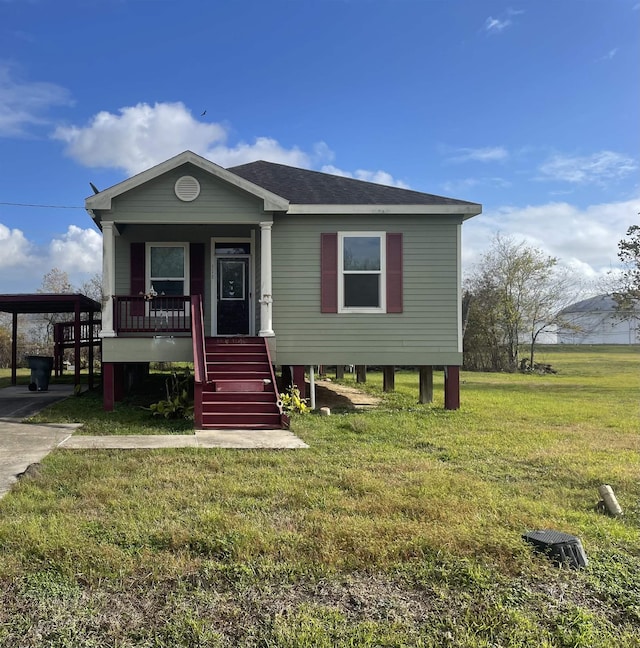 view of front of property featuring a porch and a front lawn