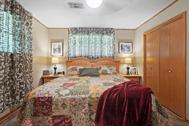 2836 Old Spurger Rd, Silsbee, TX 77656 - bedroom featuring crown molding and a closet
