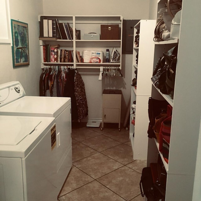 laundry room with tile patterned flooring and washer and clothes dryer