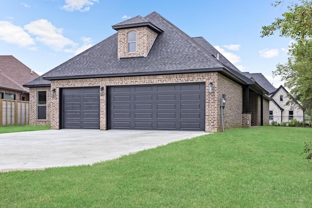 view of front facade with a garage and a front yard