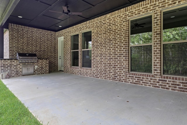 view of patio / terrace featuring ceiling fan, an outdoor kitchen, and grilling area