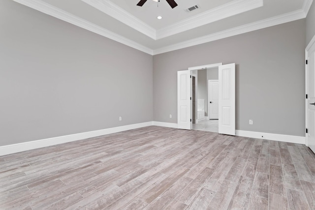 unfurnished bedroom featuring light hardwood / wood-style flooring, ornamental molding, a raised ceiling, and ceiling fan