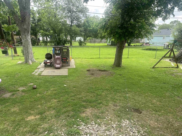 3104 Main Ave, Groves, TX 77619 - view of yard
