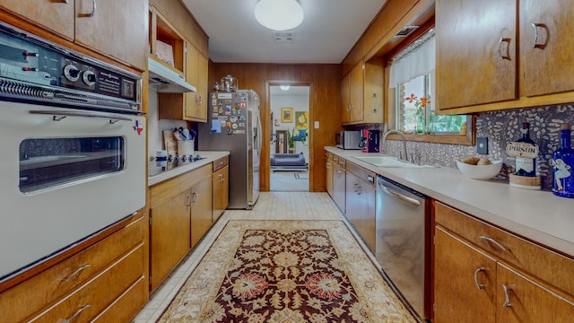 kitchen featuring light countertops, visible vents, appliances with stainless steel finishes, and a sink