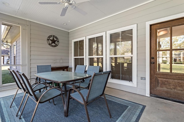 sunroom with ceiling fan