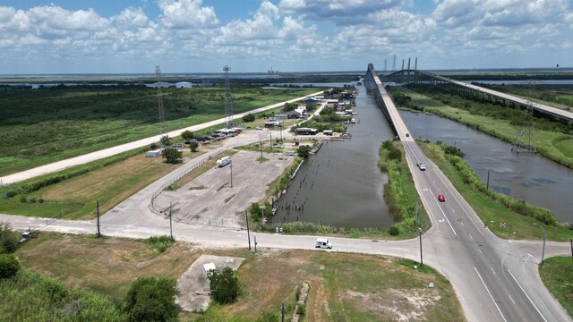 7237 Rainbow Ln, Port Arthur, TX 77642