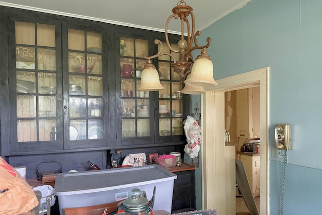 1010 Amarillo St, Beaumont, TX 77701 - detailed view of ornamental molding