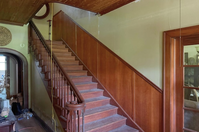 1010 Amarillo St, Beaumont, TX 77701 - staircase featuring arched walkways and wooden ceiling