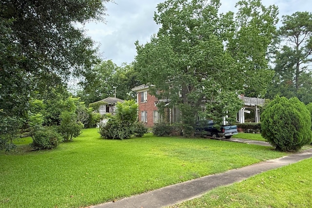 1010 Amarillo St, Beaumont, TX 77701 - view of green lawn