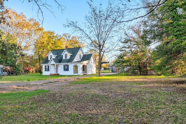 cape cod-style house with a front yard