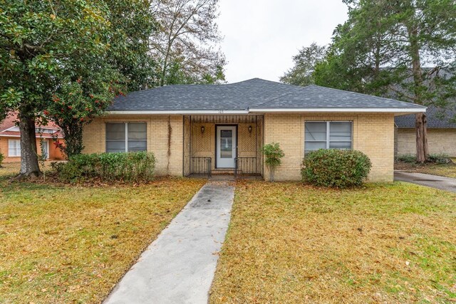 view of front of home with a front lawn