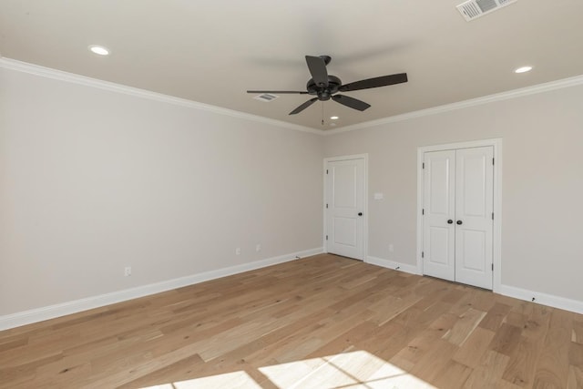 empty room with crown molding, ceiling fan, and light hardwood / wood-style floors