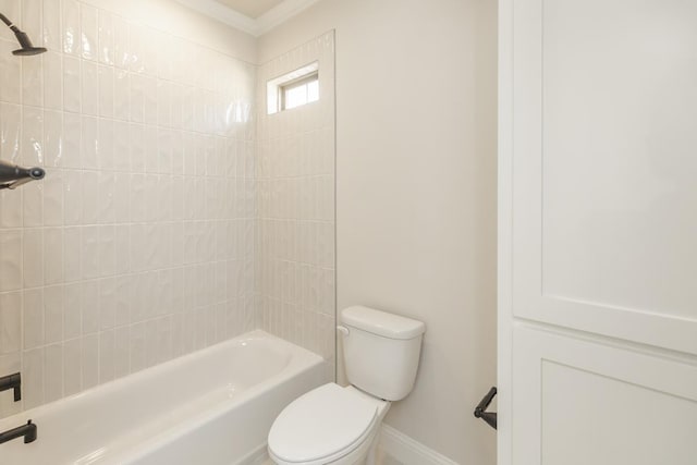 bathroom featuring tiled shower / bath, crown molding, and toilet