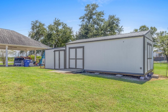 view of outdoor structure featuring a yard