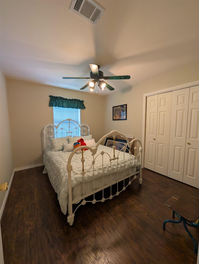 6220 32nd St, Groves, TX 77619 - bedroom featuring wood finished floors, a closet, and ceiling fan