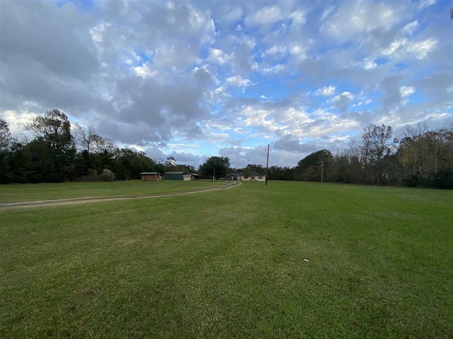 view of property's community featuring a yard