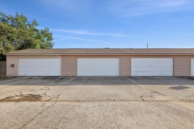 9385 Glen Mdw, Beaumont, TX 77706 - view of garage