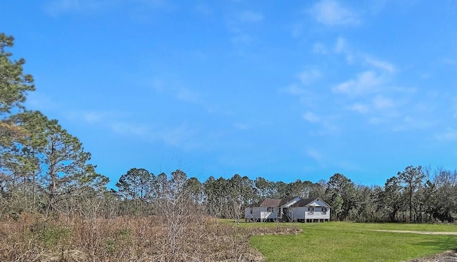 exterior space featuring a front yard