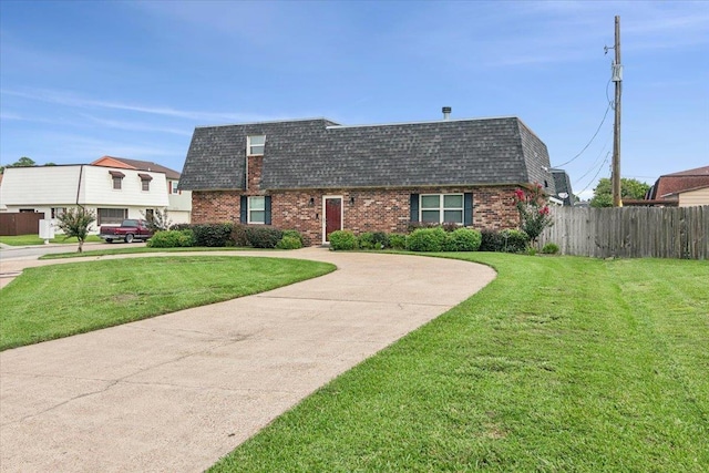 view of front of property with a front yard