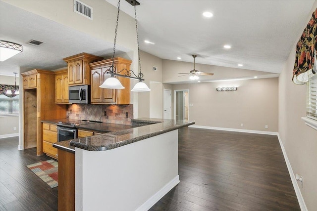 kitchen with hanging light fixtures, vaulted ceiling, tasteful backsplash, kitchen peninsula, and stainless steel appliances