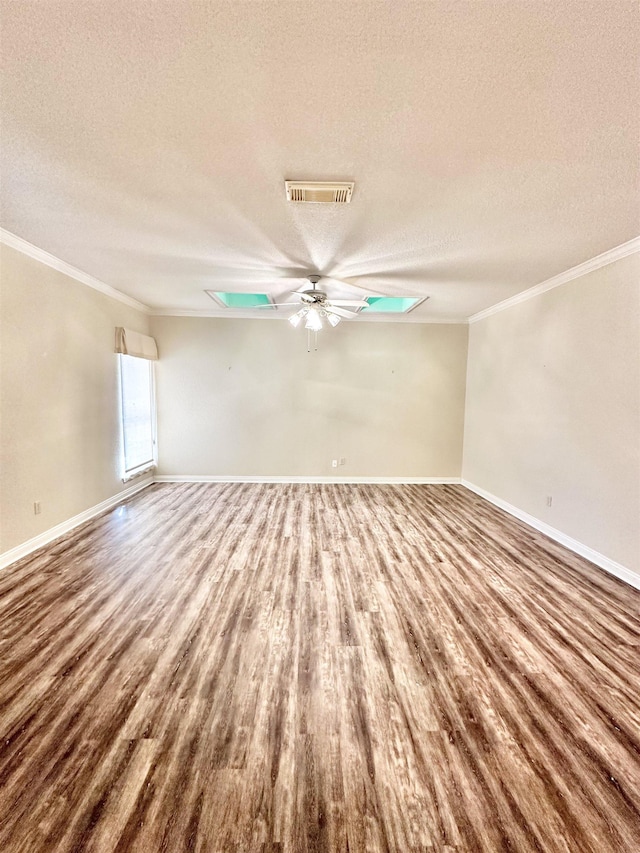 spare room featuring hardwood / wood-style floors, a textured ceiling, ceiling fan, and crown molding