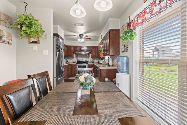 dining area featuring visible vents and ceiling fan