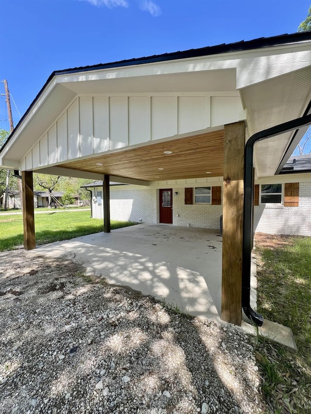 view of vehicle parking featuring a yard and a carport