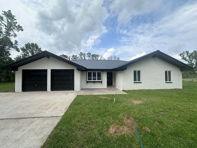 single story home featuring a front lawn and a garage