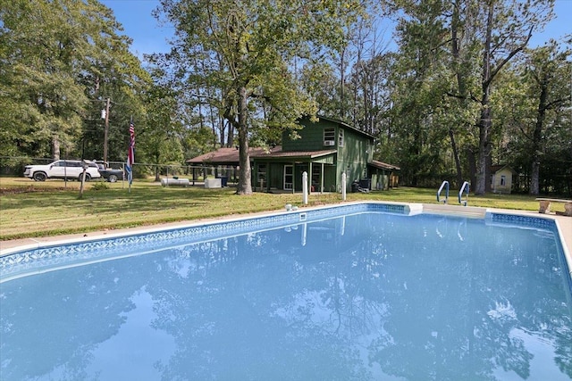 view of swimming pool featuring a yard