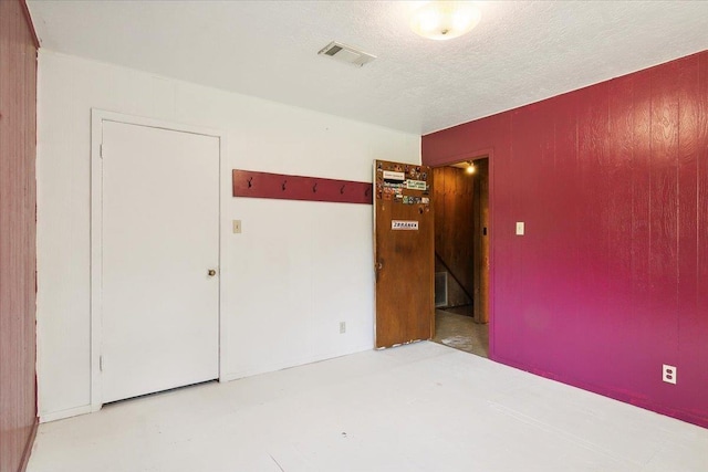 spare room with a textured ceiling