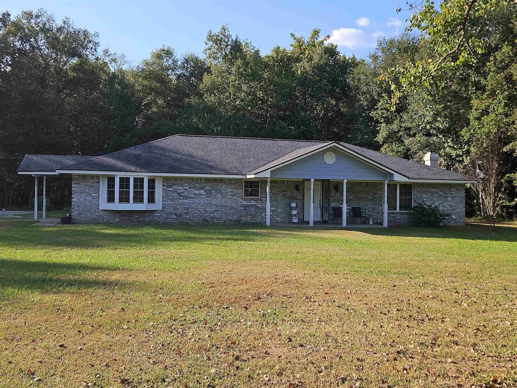 ranch-style home with a front lawn