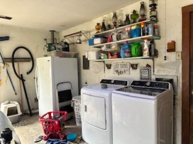 washroom featuring washer and clothes dryer