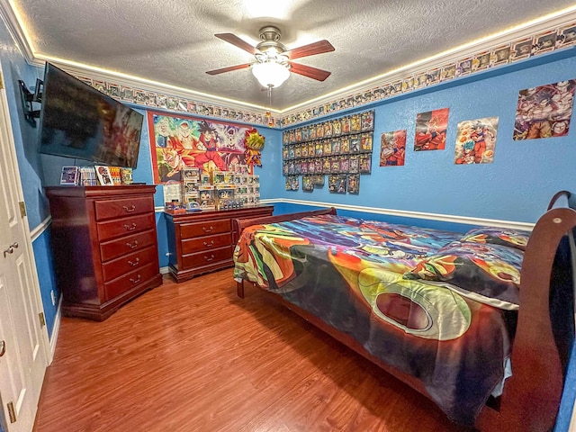 671 Birchwood Dr, Port Neches, TX 77651 - bedroom featuring a textured ceiling, wood finished floors, crown molding, and ceiling fan