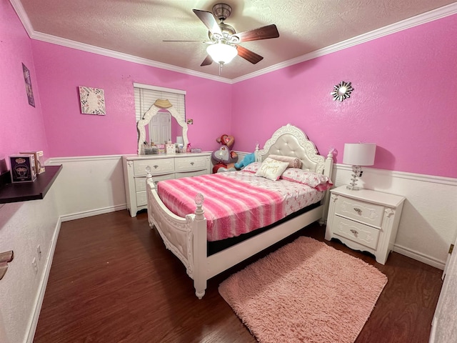 671 Birchwood Dr, Port Neches, TX 77651 - bedroom with dark wood-style flooring, a textured ceiling, crown molding, a ceiling fan, and baseboards