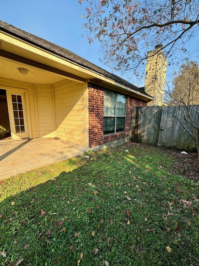 view of yard with a patio