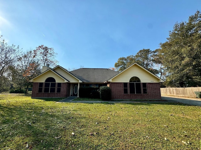 ranch-style home with a front yard