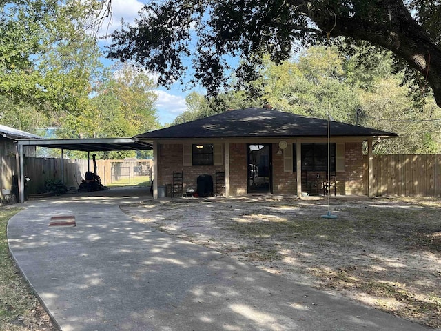 view of front of property featuring a carport