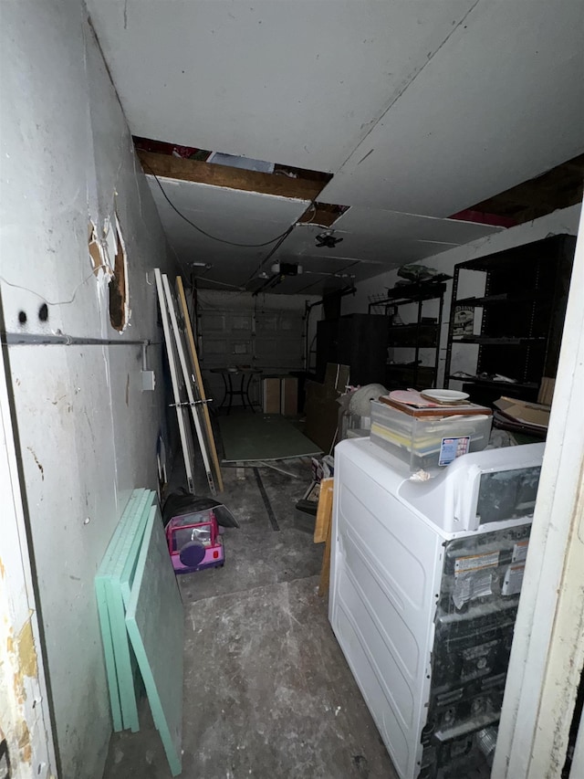 basement with washer / dryer