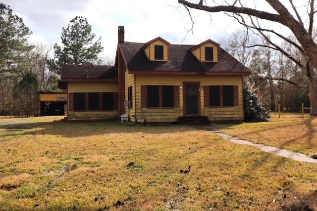 view of front of house featuring a front lawn