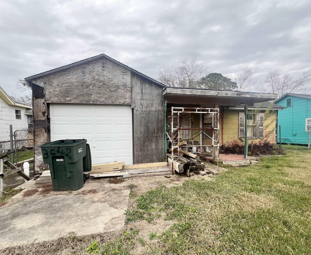 view of front of house with a garage, an outdoor structure, and a front lawn