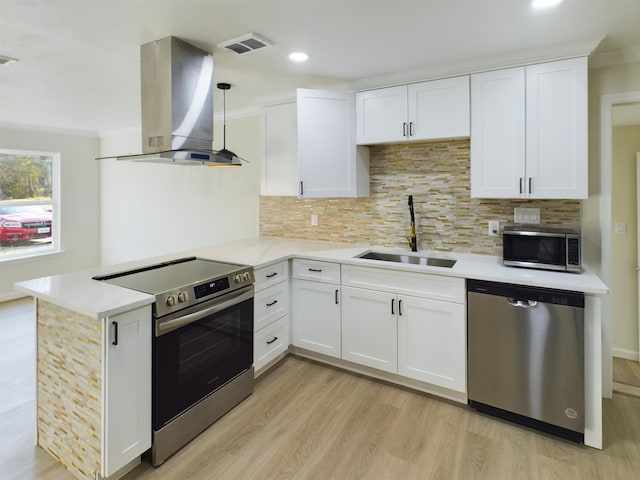 5260 Landry Ln, Beaumont, TX 77708 - kitchen with stainless steel appliances, island exhaust hood, a sink, visible vents, and light wood-style floors