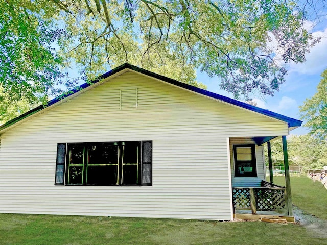 1113 Railroad, Silsbee, TX 77656 - view of side of home with a yard