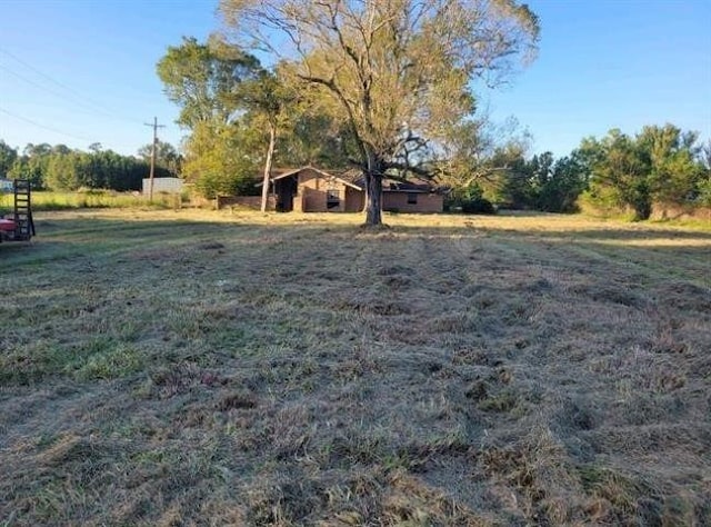 Listing photo 3 for 17962 Old Sour Lake Rd, Beaumont TX 77713