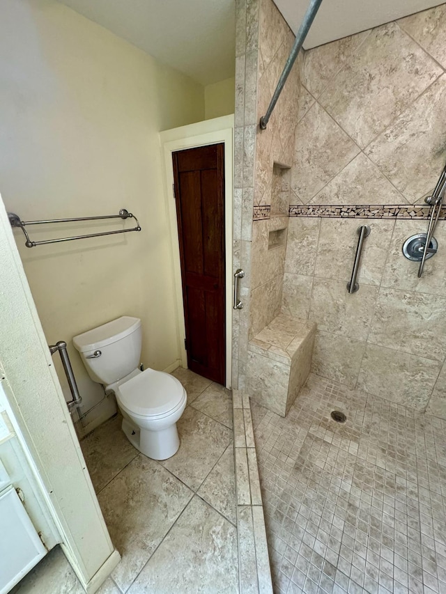 full bathroom featuring toilet and tiled shower